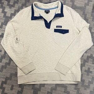 Patagonia Women’s Cream and Navy Sweatshirt
